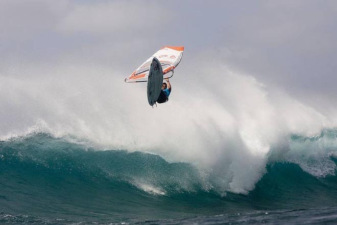 Brawzinho air - Cabo Verde PWA World Cup ©  John Carter / PWA http://www.pwaworldtour.com